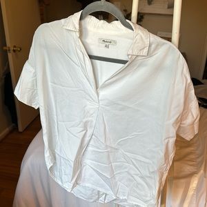 Excuse the wrinkles 😌 Madewell white blouse — amazing staple piece!